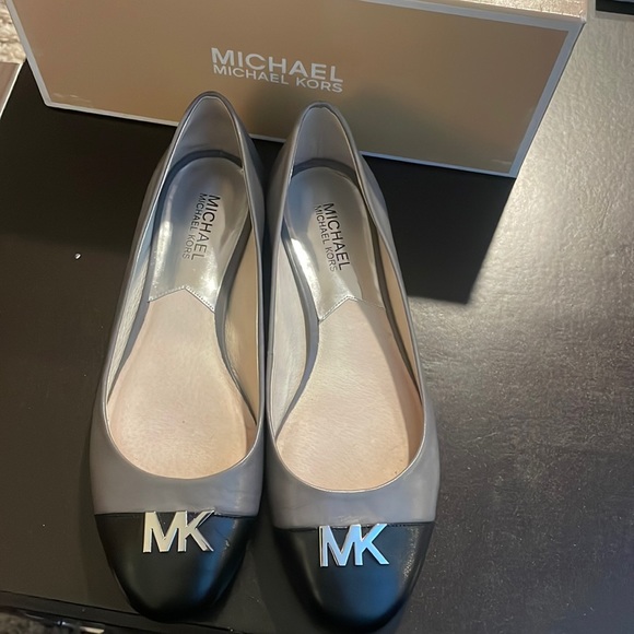 Michael Kors Hayley Ballet 8.5 - Picture 1 of 6